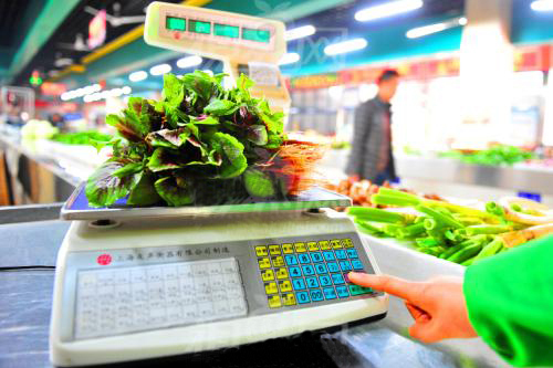 被質疑的市場公平秤，買菜稱重誰把關